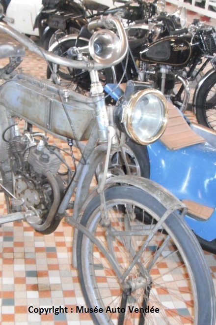 1913 - motocyclette PEUGEOT